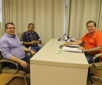 Deputado Eduardo Rocha recebe vereadores de Cassilândia, em seu gabinete