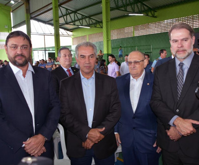 Na entrega de reforma de escola, Longen destaca trabalho do Senai na qualificação de detentos   