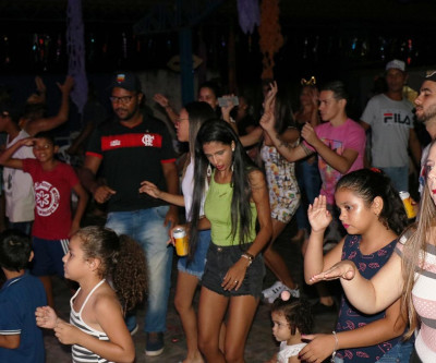 Do tradicional aos hits atuais, Carnaval em Arapuá conquista o público pela mistura de ritmos