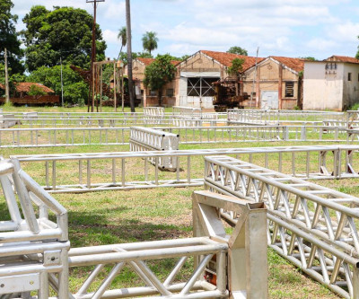Estrutura do Carnaval começa a ser montada na N.O.B