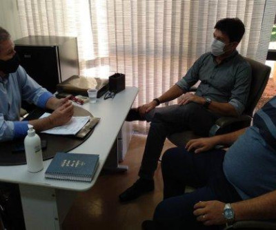 Deputado Eduardo Rocha recebe a visita do prefeito de Costa Rica, delegado Cleverson