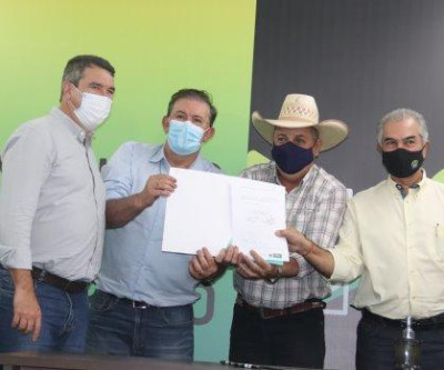 Deputado Eduardo Rocha assina liberação de emenda no valor de R$ 240 mil para Três Lagoas