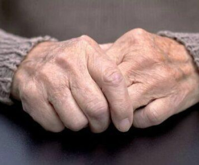 Homem é preso por perseguir e ameaçar professora idosa
