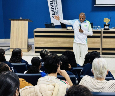 Palestra com ídolo do atletismo brasileiro fortalece formação de atletas de Três Lagoas