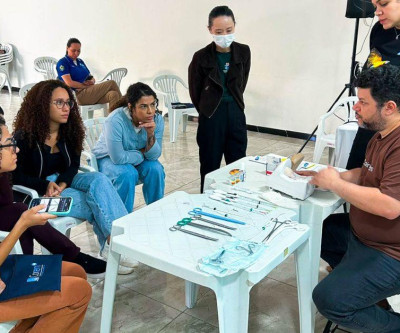 Saúde promove curso de inserção de DIU para enfermeiros e residentes de enfermagem