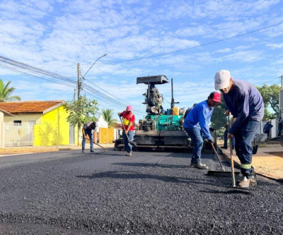 Prefeitura dá continuidade à 1ª etapa do recapeamento asfáltico com nova frente de obras no Bairro Santa Rita