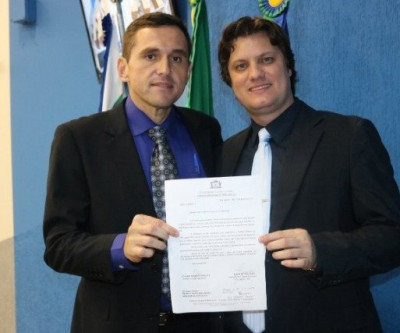 Em busca de ajuda, vereadores de TL entregam documento a senador