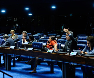 Senadores querem saída de Temer da Presidência e realização de eleições