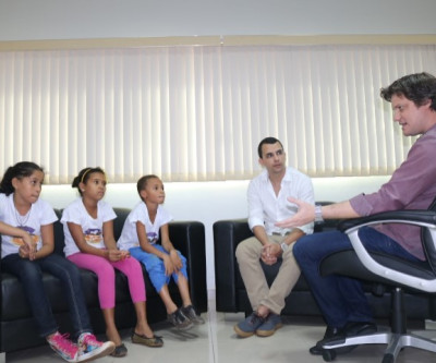Presidente da Câmara  recebe crianças do projeto Comunidade Educa