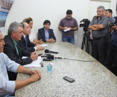 “Não temos nada a esconder” afirma prefeito em coletiva com a imprensa