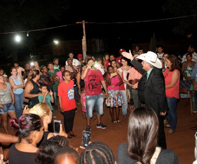 Prefeito anuncia ligamento de água no Jardim das Primaveras