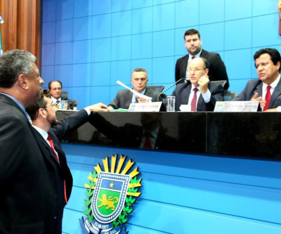 Assembleia cria comissão para apurar denúncia contra o Governador Azambuja