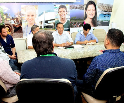 Prefeito se reúnem com empresários para resolver problemas na via de acesso ao Jupiá