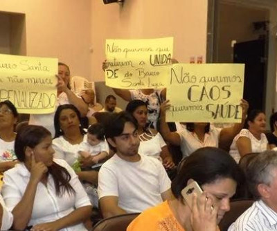 Moradores fazem protesto na Câmara contra fechamento de unidade de saúde 