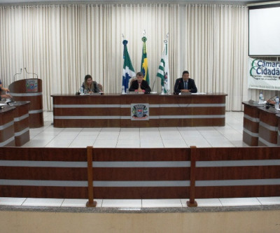 Câmara questiona falta de nutricionistas e contratações para o Cemitério