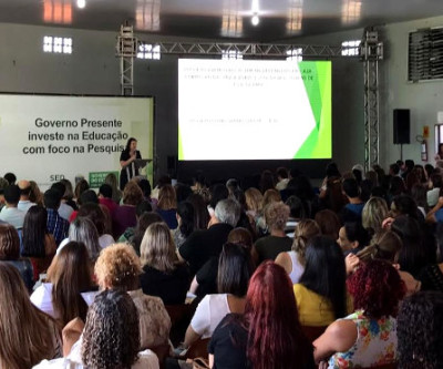 “Educar pela Pesquisa” reúne profissionais das escolas estaduais de seis municípios