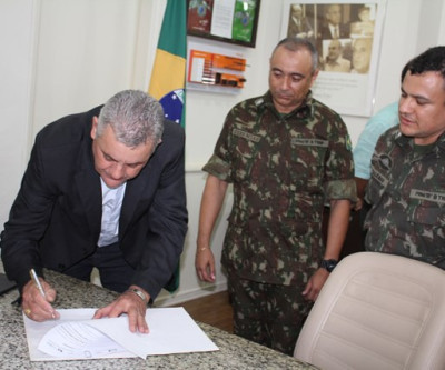 Prefeito é empossado como Presidente da Junta Militar