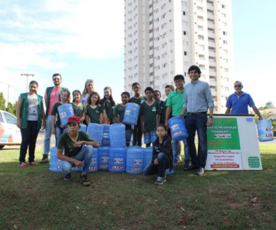 Alunos instalam lixeiras ecológicas ao redor da Lagoa Maior