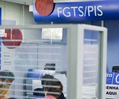 Até esta quarta (14), agências da Caixa abrem mais cedo para saques do FGTS