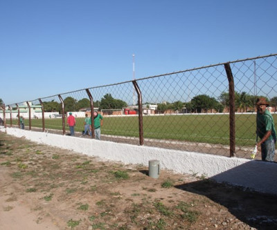 Departamento de Obras da Prefeitura realiza mutirão no estádio da A.D.E.N