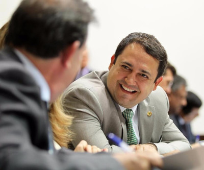 Projeto de Márcio Fernandes prevê controle e pagamento individual em bares