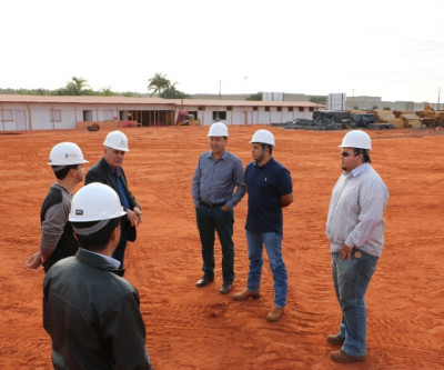 Autoridades do município visitam obras do Hospital Regional