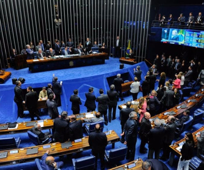 Em sessão tulmutuada, reforma trabalhista é aprovada pelo Senado Federal
