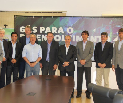 Deputado Eduardo Rocha representa AL em assinatura de parceria entre Governo e Fibria