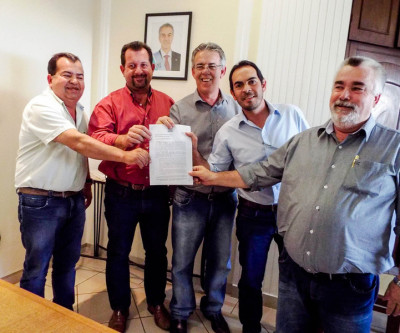 Prefeitos assinam edital de licitação para o transporte e transbordo de lixo