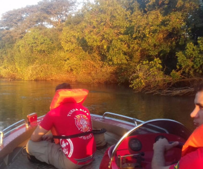Bombeiros de Três Lagoas continuam buscas por adolescente que desapareceu no rio Verde