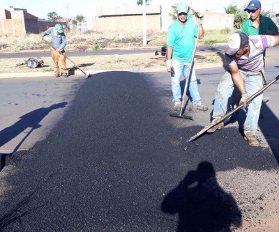  Prefeitura de Três Lagoas instala semáforo e lombada na Avenida Ponta Porã
