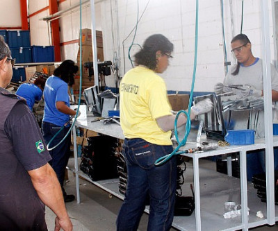 Com mão de obra de detentas, multinacional produz 12 mil peças por mês em presídio de Três Lagoas