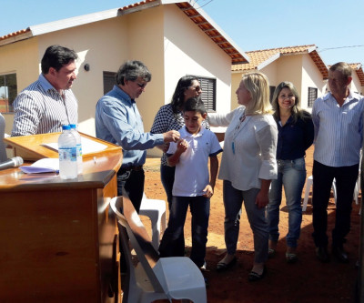 Brasilandenses realizam o sonho e recebem a chave da nova moradia