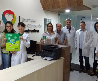 Unimed Andradina visita Instituto do Câncer e promove ação conjunta