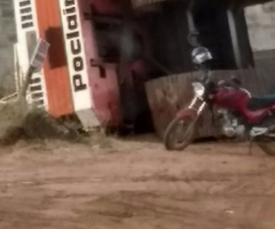 Um susto. Operador era manobra e tomba máquina pesada em empresa