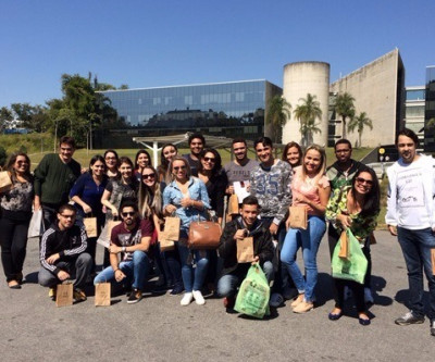 Alunos de Farmácia da AEMS visitam à Natura