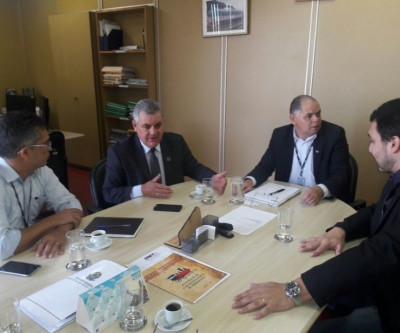 Prefeito pleiteia recursos para obras e discute detalhes da cedência da área da NOB