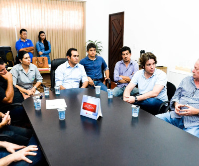 Prefeito José Fernando Barbosa recebe representantes da Tilabráss
