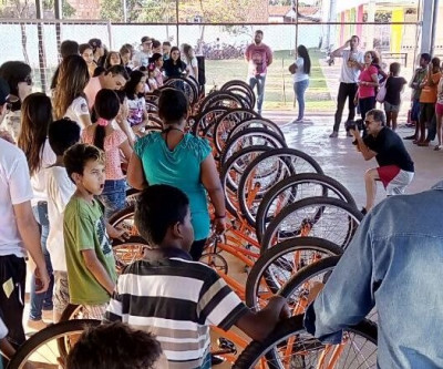 Projeto desenvolvido em Escola Municipal de Três Lagoas entrega 37 bicicletas a alunos
