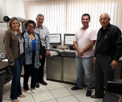 PROCON recebe novo computador para facilitar as demandas da população