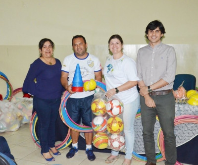 SEMEC e IEE entregam 4.600 itens esportivos para professores de Educação Física