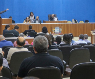 Projetos com ações antibullying e divulgação de arrecadação com multas são aprovados