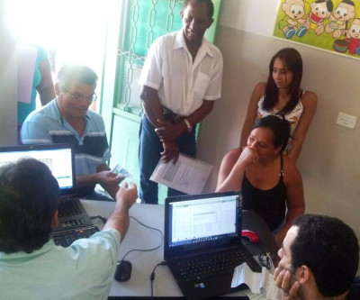 Equipe da Prefeitura tiram dúvidas sobre o Refis aos moradores do Debrasa