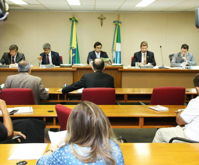 Comissão de Constituição e Justiça aprova PEC que limita gastos do Executivo Estadual