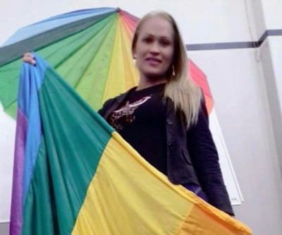 Travesti envolvida em briga desabafa no facebook 