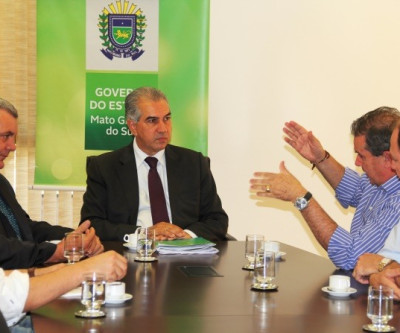 Deputado Eduardo Rocha discute obras para Três Lagoas com prefeito e governador