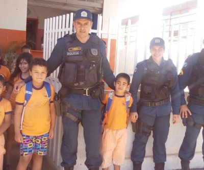 Polícia Militar de Aparecida do Taboado realiza sonho de duas crianças