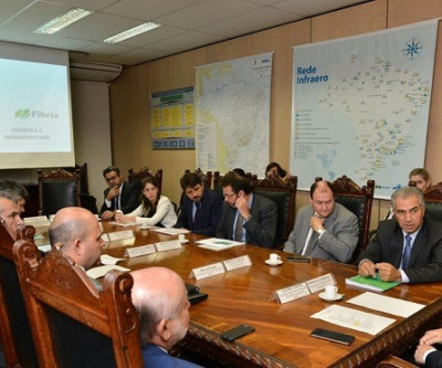 Com representantes Fíbria, governador cobra de ministro construção de 3ª faixas nas BRs-262 e 158