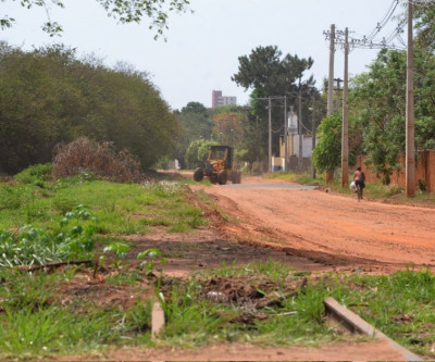 Prefeitura inicia limpeza do traçado da antiga linha férrea