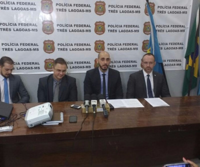 Cinco funcionários da prefeitura e donos de oficinas foram levados para a sede da Polícia Federal